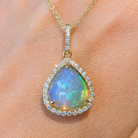 3.44 Ct. Opal 14K Yellow Gold pendant
