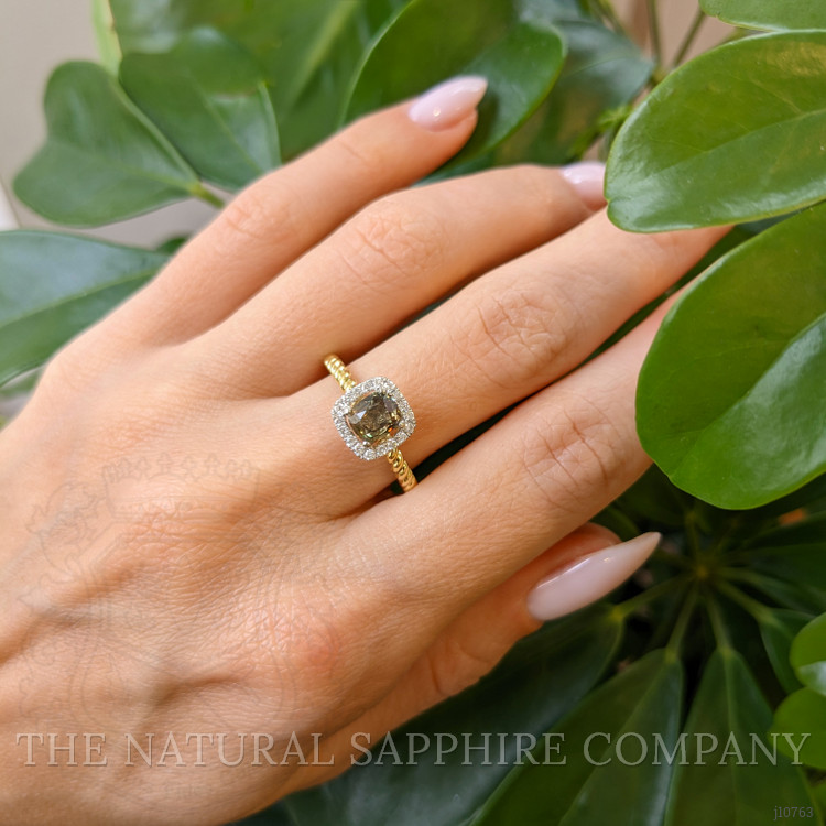 0.92 Ct. Alexandrite Natural Diamond Halo Ring, 14K Yellow Gold