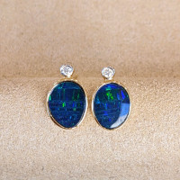1.34 Ct.Tw. Opal 14K Yellow Gold earring
