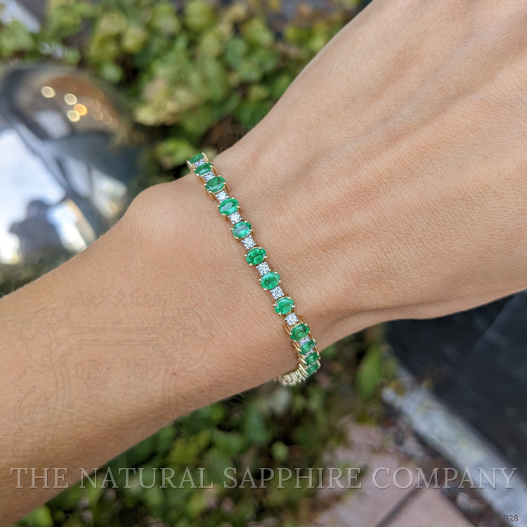 4.82 Ct.Tw. Emerald and Natural Diamond Pave Bracelet, 14K Yellow Gold