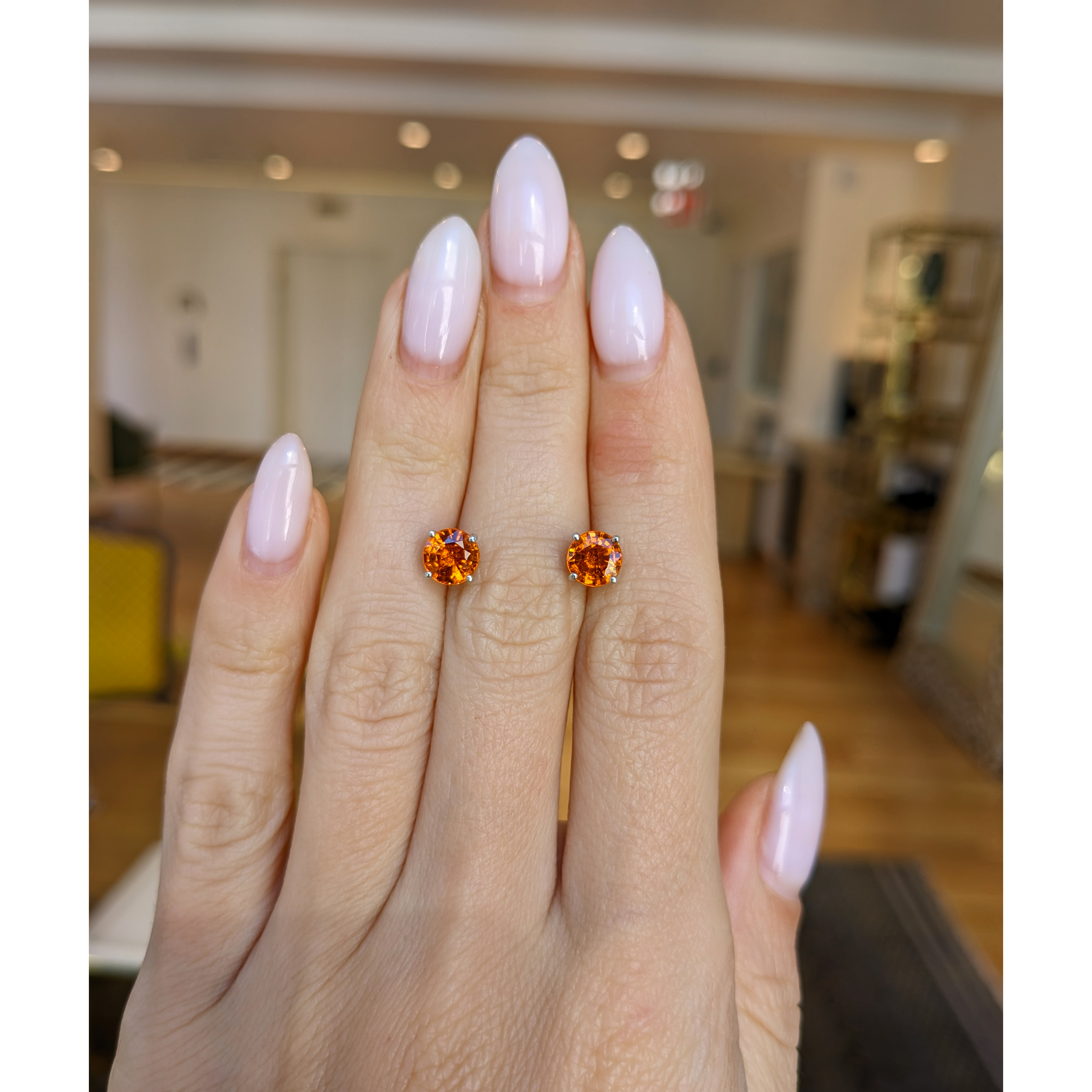 18金 イエローゴールド ダイヤピアス0．1ct: スクール