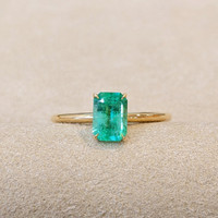 0.88 Ct. Emerald 18K Yellow Gold ring