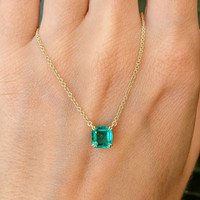 0.96 Ct. Emerald 18K Yellow Gold necklace