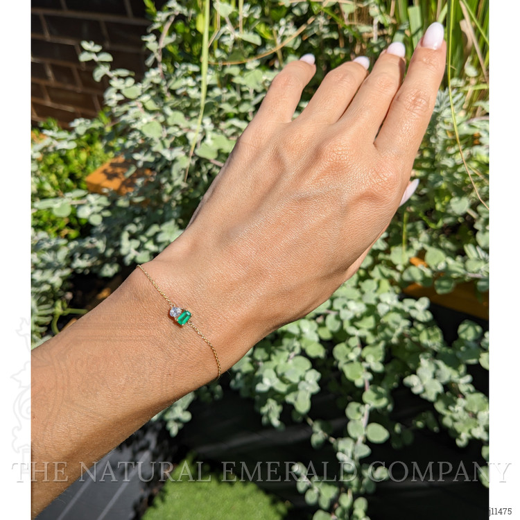 0.30 Ct.Tw. Emerald and Natural Diamond Accent Stones Bracelet, 14K Yellow Gold