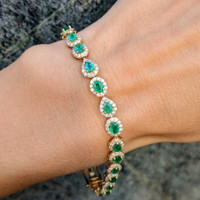 3.22 Ct.Tw. Emerald 18K Yellow Gold bracelet