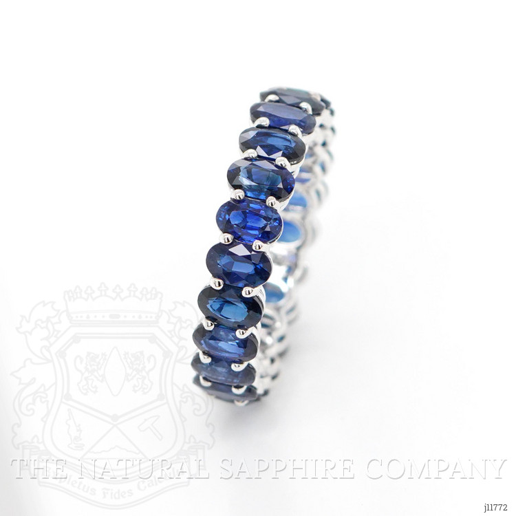 6.52 Ct. Blue Sapphire Accent Stones Ring, 18K Yellow Gold