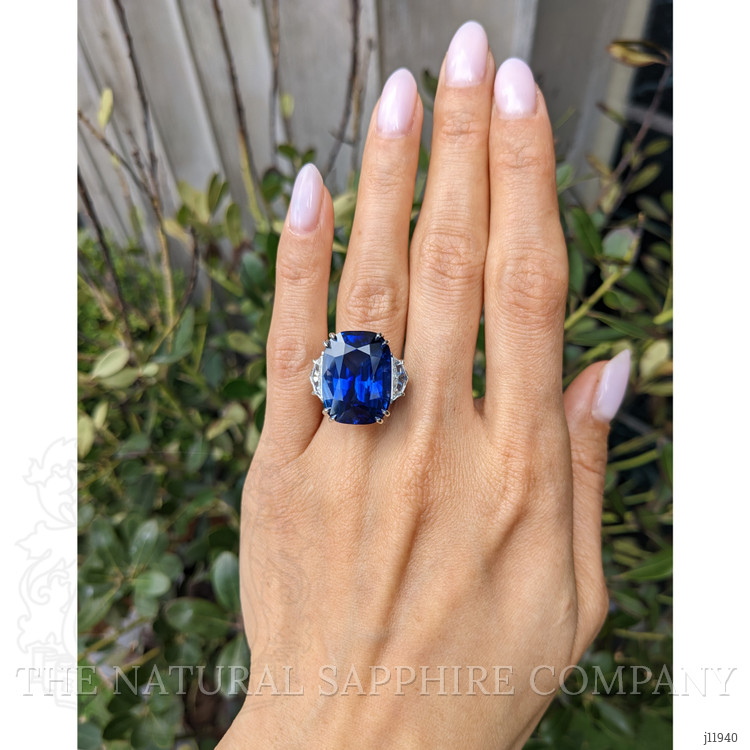 27.61 Ct. Blue Sapphire and Natural Diamond Solitaire Ring, Platinum 950