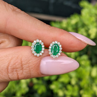 0.97&nbsp;Ct.Tw.Total Carat Weight Emerald and Natural Diamond Studs Earrings, 14K Yellow Gold Life Style