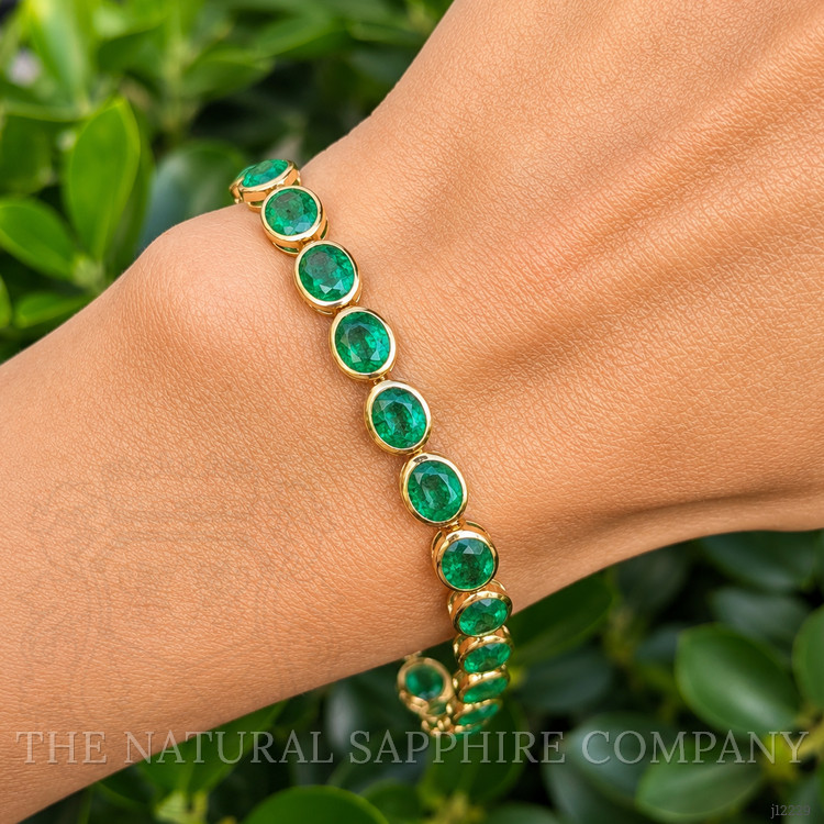 13.86 Ct.Tw. Emerald Bezel Bracelet, 14K Yellow Gold