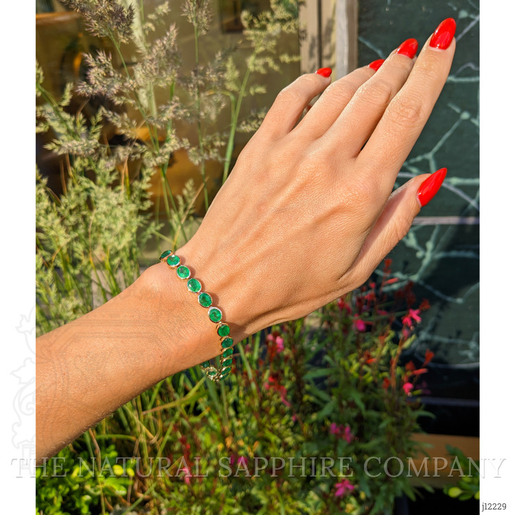 13.86 Ct.Tw. Emerald Bezel Bracelet, 14K Yellow Gold