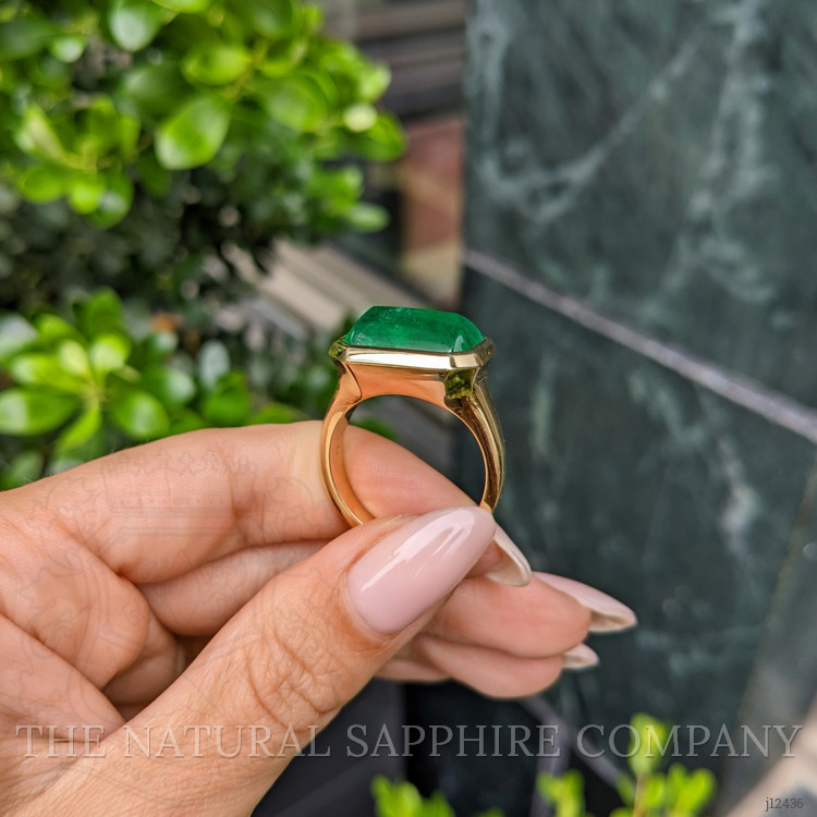 13.27 Ct. Emerald Men's Ring, 18K Yellow Gold