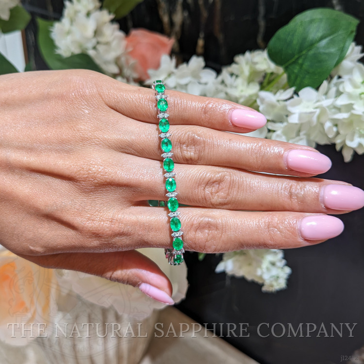 7.63 Ct.Tw. Emerald and Natural Diamond Tennis/Line Bracelet, Platinum 600