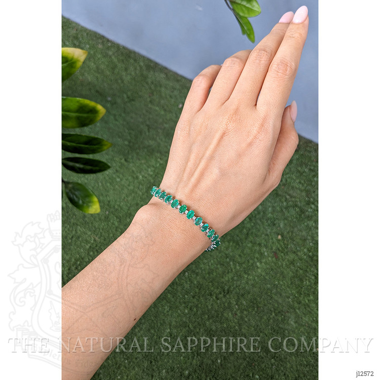 14.25 Ct.Tw. Emerald and Natural Diamond Solitaire Bracelet, 14K White Gold