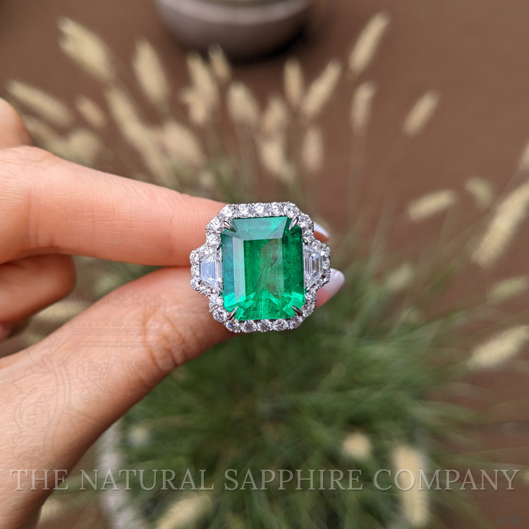 10.95 Ct. Emerald and Natural Diamond Pave Ring, Platinum 950