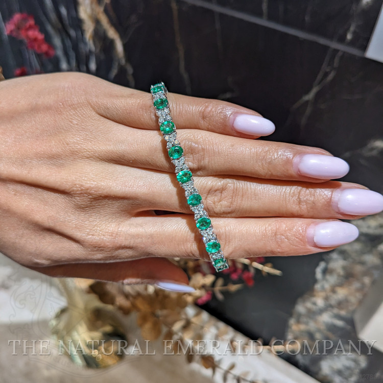 6.11 Ct.Tw. Emerald and Natural Diamond Tennis/Line Bracelet, Platinum 600