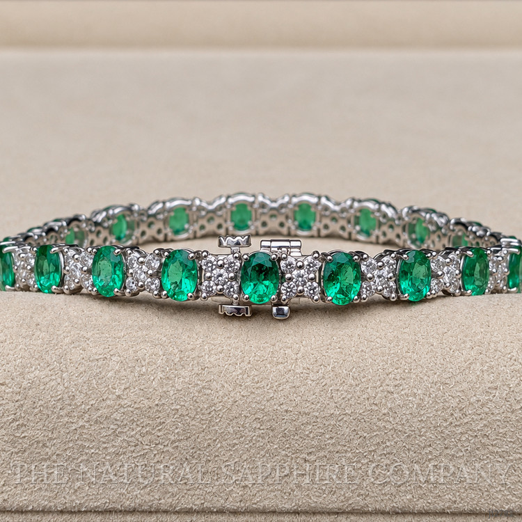 6.11 Ct.Tw. Emerald and Natural Diamond Tennis/Line Bracelet, Platinum 600