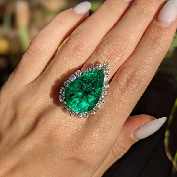 Pear emerald deals ring