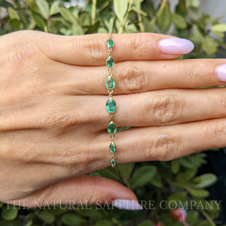 1.70 Ct.Tw. Emerald Bezel Bracelet, 18K Yellow Gold