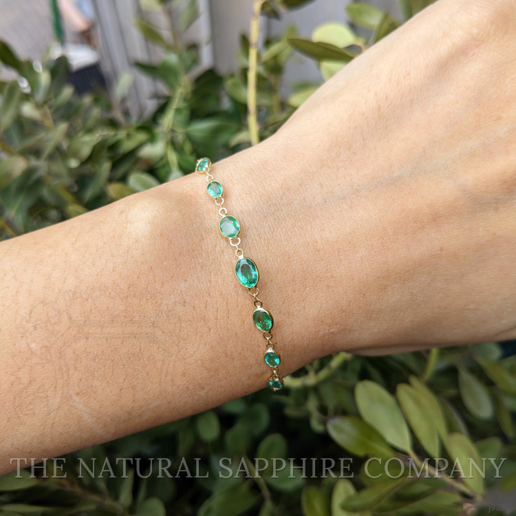 1.70 Ct.Tw. Emerald Bezel Bracelet, 18K Yellow Gold