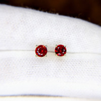 0.95 Ct.Tw. Ruby 14K White Gold earring