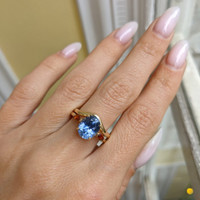 18K White Gold Curved Plain Band Life Style