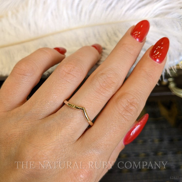 18K White Gold Curved Plain Band