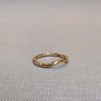 18K White Gold Curved Plain Band Life Style