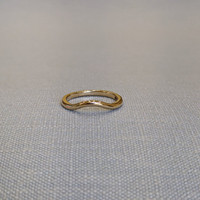 18K White Gold Curved Plain Band Life Style