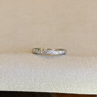 18K White Gold Antique Style Plain Band Life Style