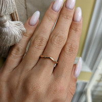 18K White Gold Curved Plain Band Life Style