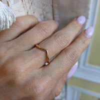 18K White Gold Curved Plain Band Life Style