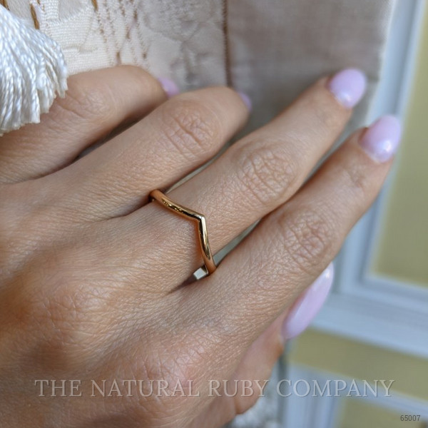 18K White Gold Curved Plain Band