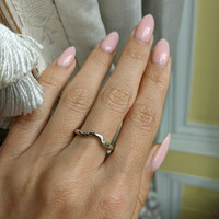 18K White Gold Curved Plain Band Life Style