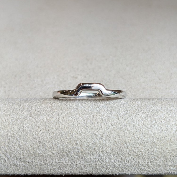 18K Yellow Gold Curved Plain Band