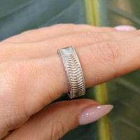 18K White Gold Antique Style Plain Band Life Style