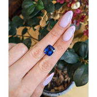 7.62 Ct. Blue Sapphire from Ceylon (Sri Lanka) Life Style