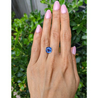4.02 Ct. Blue Sapphire from Ceylon (Sri Lanka) Life Style