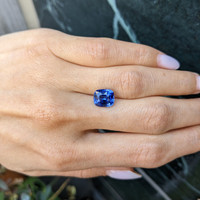 4.35 Ct. Blue Sapphire from Ceylon (Sri Lanka) Life Style