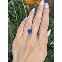 4.35 Ct. Blue Sapphire from Ceylon (Sri Lanka) Life Style