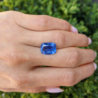 6.81 Ct. Blue Sapphire from Ceylon (Sri Lanka) Life Style