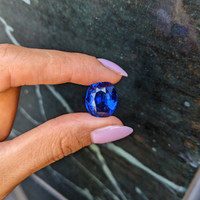 15.67 Ct. Blue Sapphire from Ceylon (Sri Lanka) Life Style