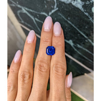 5.16 Ct. Blue Sapphire from Ceylon (Sri Lanka) Life Style