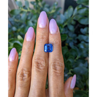 4.08 Ct. Blue Sapphire from Ceylon (Sri Lanka) Life Style
