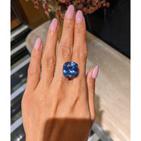 24.60 Ct. Blue Sapphire from Ceylon (Sri Lanka) Life Style