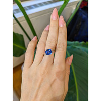 3.53 Ct. Blue Sapphire from Ceylon (Sri Lanka) Life Style