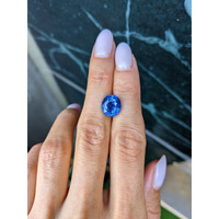 5.05 Ct. Blue Sapphire from Ceylon (Sri Lanka) Life Style