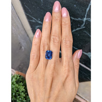 9.01 Ct. Blue Sapphire from Ceylon (Sri Lanka) Life Style