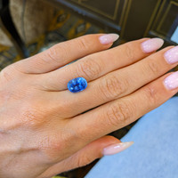 4.01 Ct. Blue Sapphire from Ceylon (Sri Lanka) Life Style