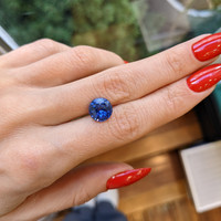 4.33 Ct. Purplish Blue Sapphire from Ceylon (Sri Lanka) Life Style