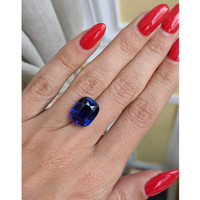 10.09 Ct. Blue Sapphire from Ceylon (Sri Lanka) Life Style